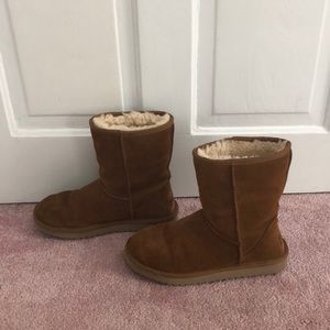 chestnut koolaburra boots for the winter